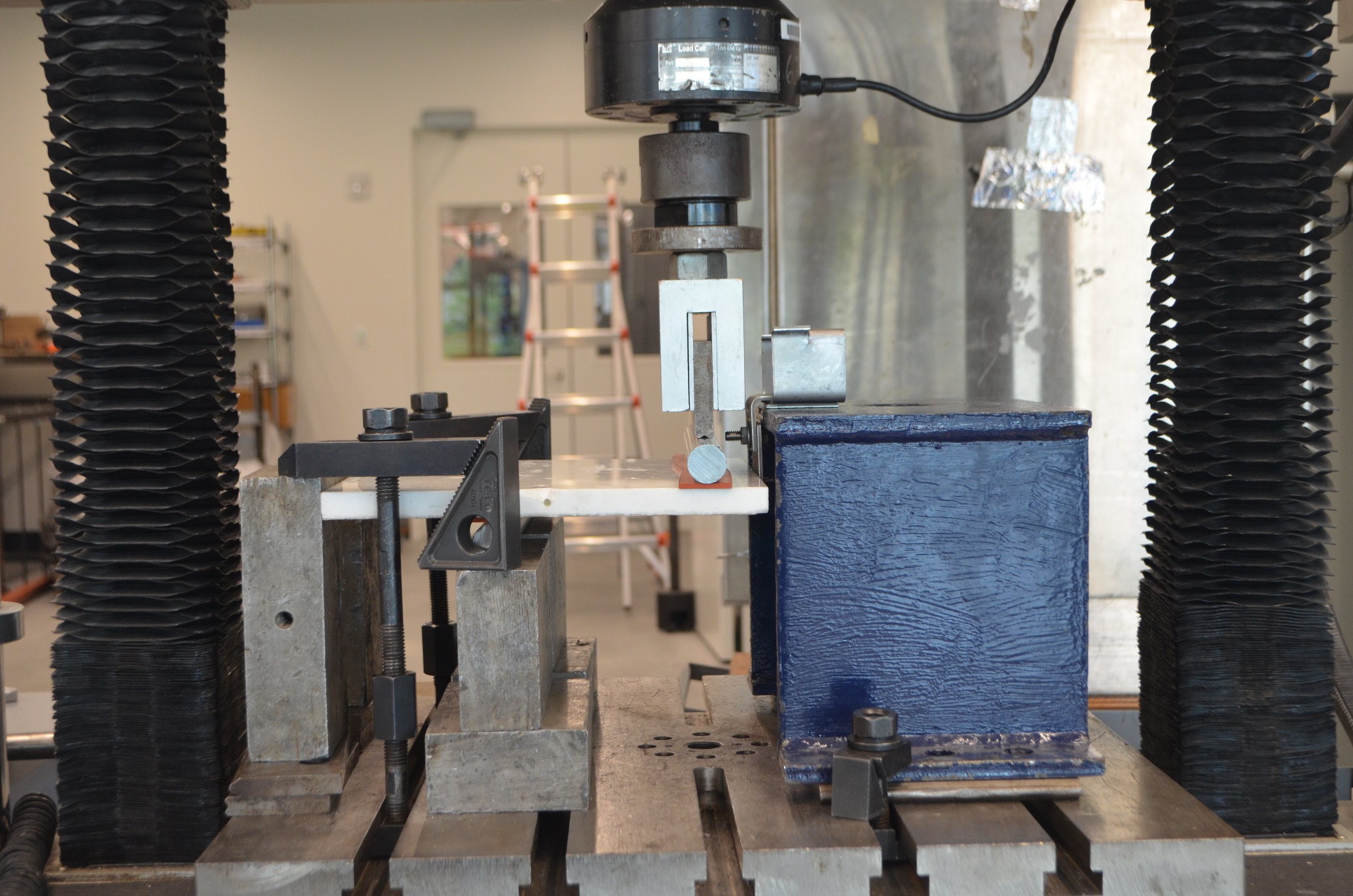 ASTM C1242 Anchor Testing on Neoparies Dowel-Type Anchor