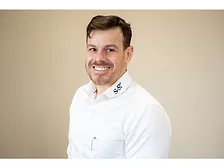 Ricardo Barroso Color Headshot.jpg