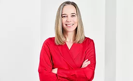 Julie Howard headshot