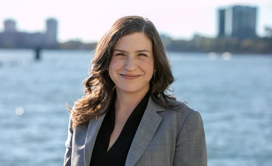 Julie Raskin headshot