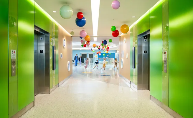 glass.png Green SatinTech™ glass brings color and warmth to the space, creating an inviting atmosphere for patients and visitors.