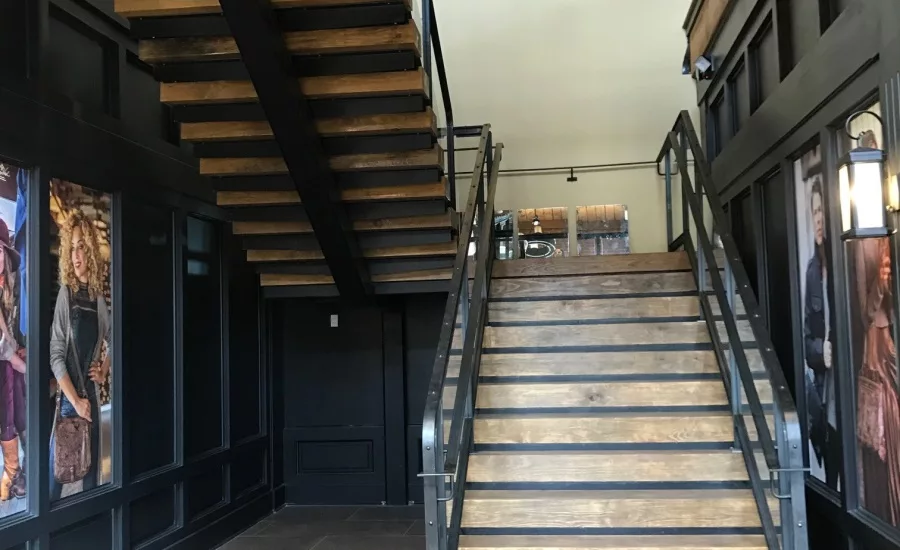 Studio 4 Showroom2